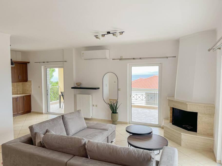 Afroditi'S Apartment Superb View Gythio Buitenkant foto
